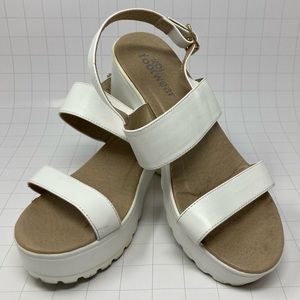 Women’s Sz 9 us / eu 40 KOI Footwear heeled white two strap platform sandal
